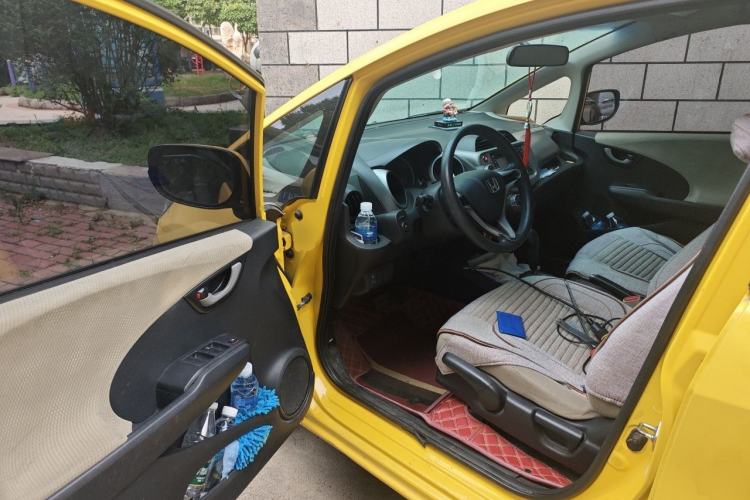 Used Honda Fit 2011 1.3L automatic comfort version Driver Seat
