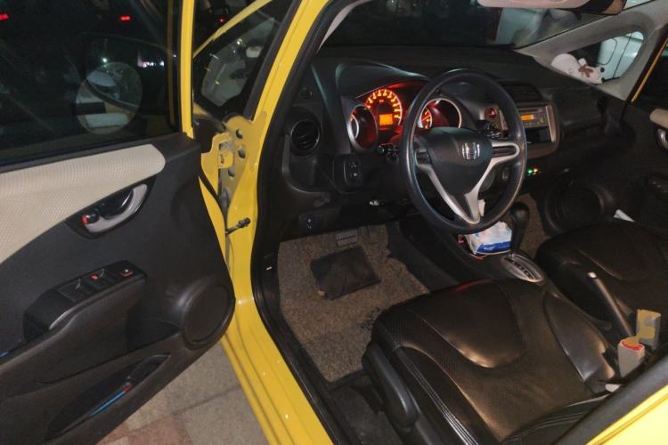 Used Honda Fit 2011 1.3L automatic comfort version Driver Seat