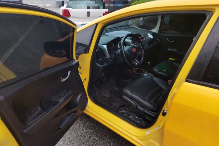Used Honda Fit 2011 1.5L Automatic Luxury Edition Driver Seat