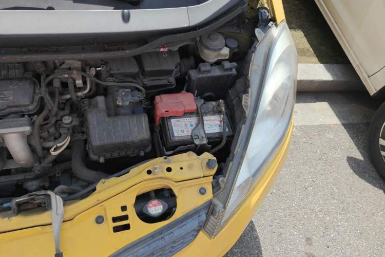 Used Honda Fit 2011 1.3L manual Comfort version Engine Bay Left