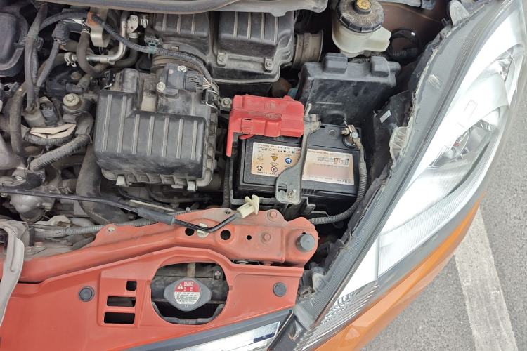 Used Honda Fit 2011 1.5L Automatic Luxury Edition Engine Bay Left