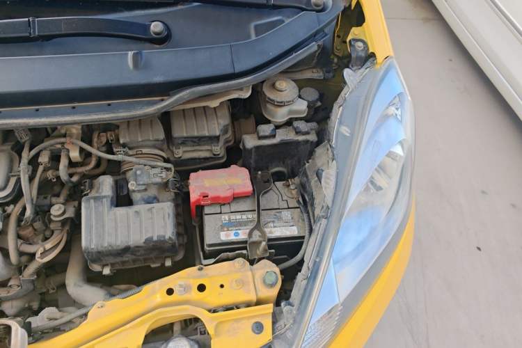 Used Honda Fit 2011 1.3L manual Comfort version Engine Bay Left