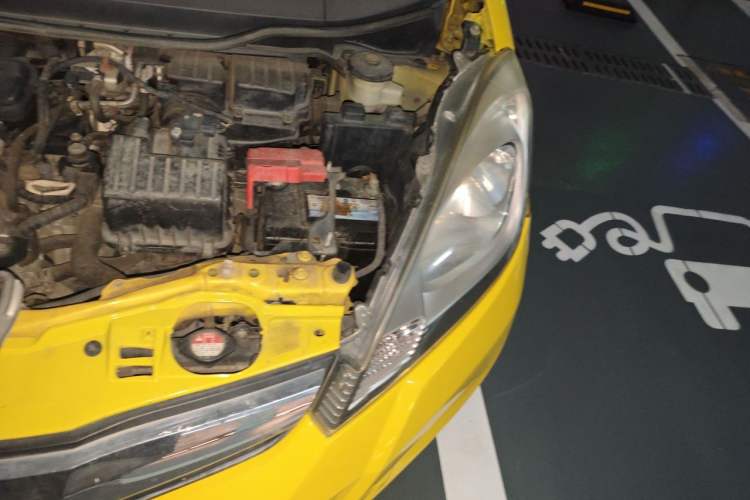 Used Honda Fit 2011 1.5L Automatic Luxury Edition Engine Bay Left