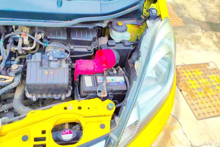 Used Honda Fit 2011 1.5L Automatic Luxury Edition Engine Bay Left