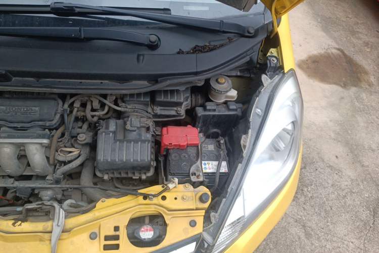 Used Honda Fit 2011 1.5L Automatic Luxury Edition Engine Bay Left
