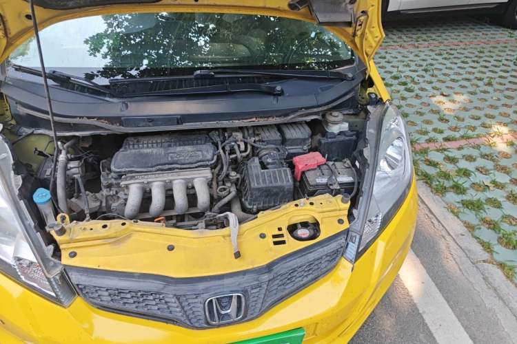 Used Honda Fit 2011 1.3L automatic comfort version Engine Bay Left