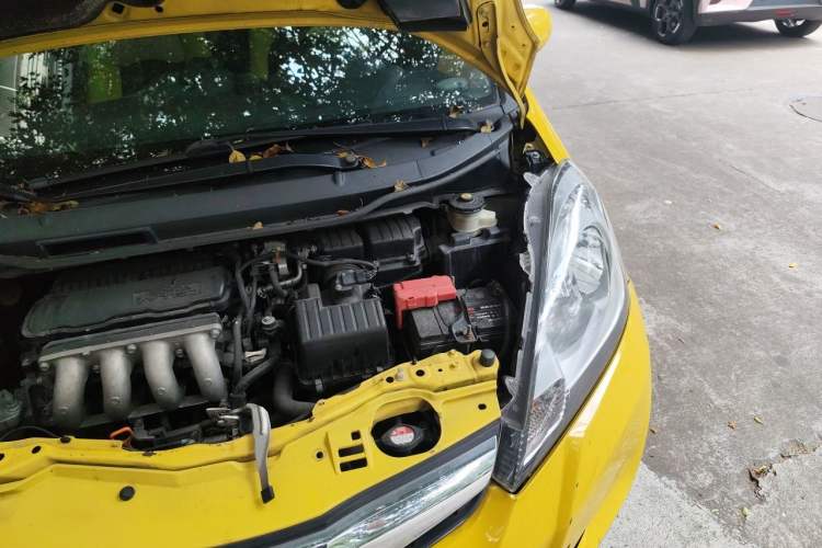 Used Honda Fit 2011 1.5L Automatic Luxury Edition Engine Bay Left