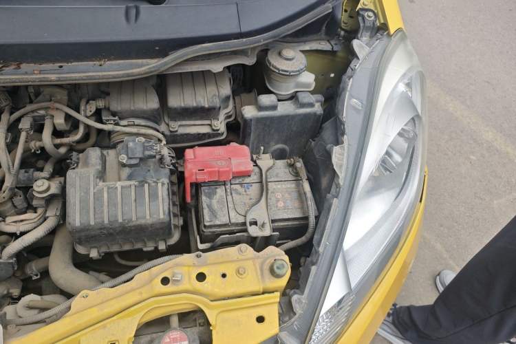 Used Honda Fit 2011 1.3L automatic comfort version Engine Bay Left