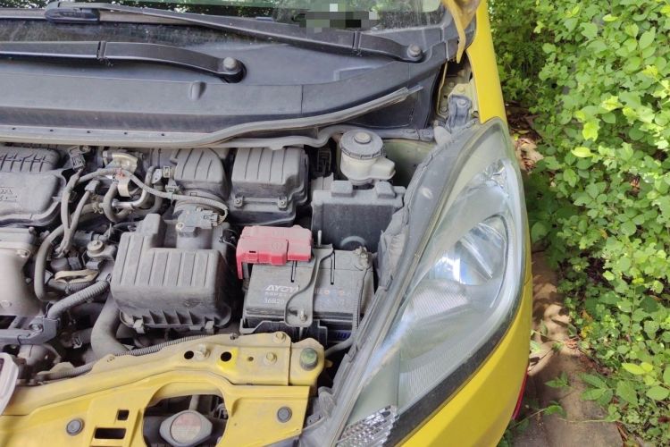 Used Honda Fit 2011 1.3L automatic comfort version Engine Bay Left