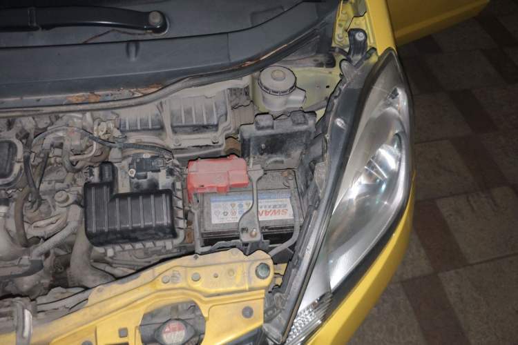 Used Honda Fit 2011 1.3L automatic comfort version Engine Bay Left