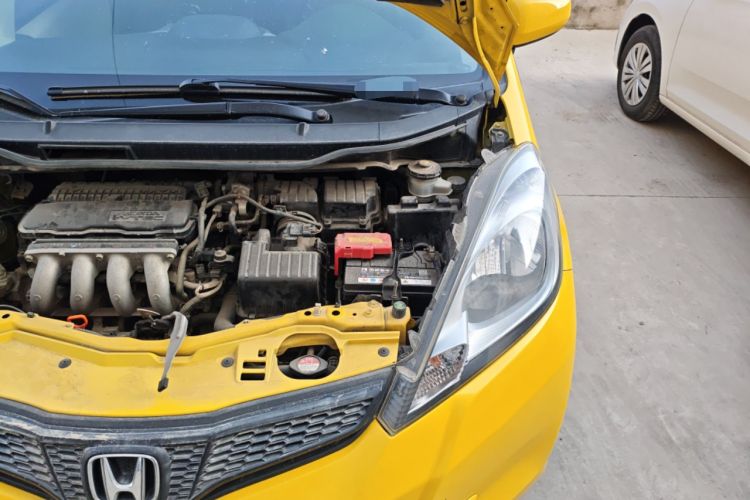 Used Honda Fit 2011 1.3L manual Comfort version Engine Bay Left