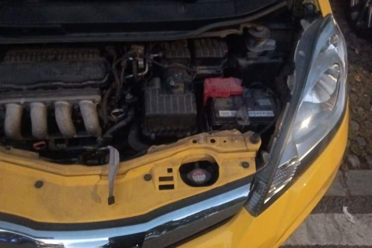 Used Honda Fit 2011 1.3L automatic comfort version Engine Bay Left