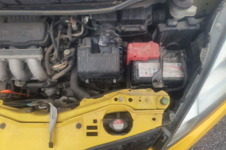 Used Honda Fit 2011 1.5L Automatic Luxury Edition Engine Bay Left