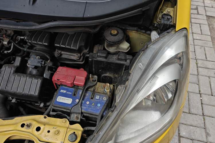 Used Honda Fit 2011 1.3L automatic comfort version Engine Bay Left