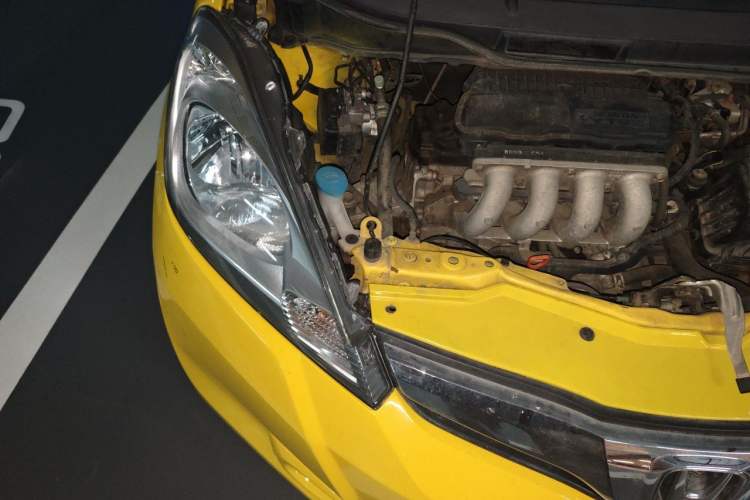 Used Honda Fit 2011 1.5L Automatic Luxury Edition Engine Bay Right
