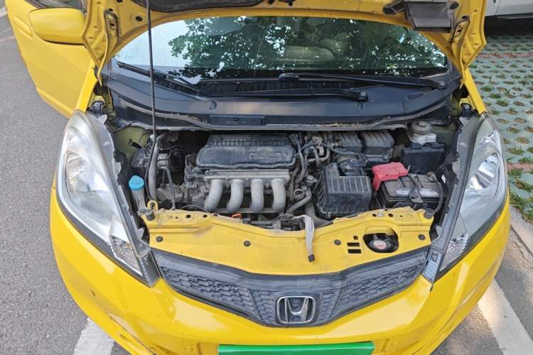 Used Honda Fit 2011 1.3L automatic comfort version Engine Bay Right