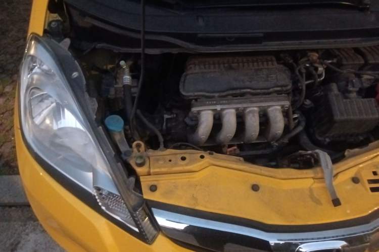 Used Honda Fit 2011 1.3L automatic comfort version Engine Bay Right
