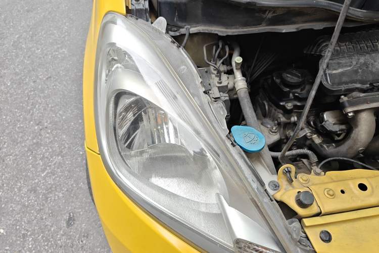 Used Honda Fit 2011 1.3L automatic comfort version Engine Bay Right