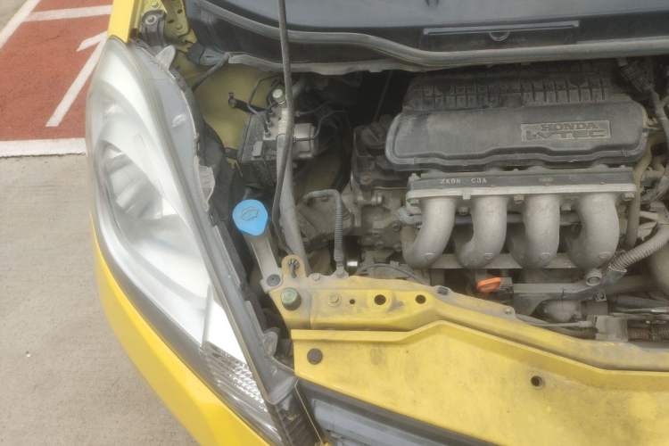 Used Honda Fit 2011 1.3L automatic comfort version Engine Bay Right