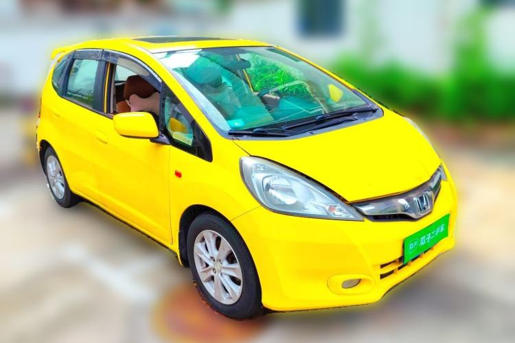 Used Honda Fit 2011 1.5L Automatic Luxury Edition Front Right 45 Deg