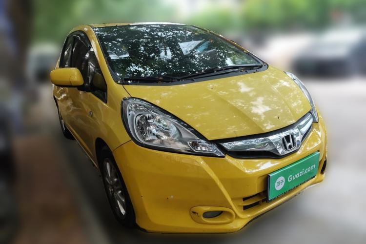 Used Honda Fit 2011 1.5L Automatic Luxury Edition Front Right 45 Deg