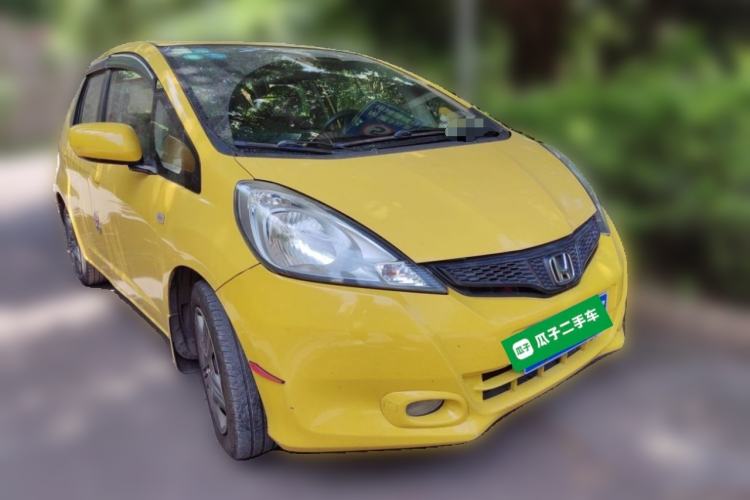 Used Honda Fit 2011 1.3L automatic comfort version Front Right 45 Deg