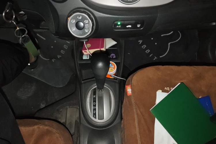 Used Honda Fit 2011 1.5L Automatic Luxury Edition Gear Lever