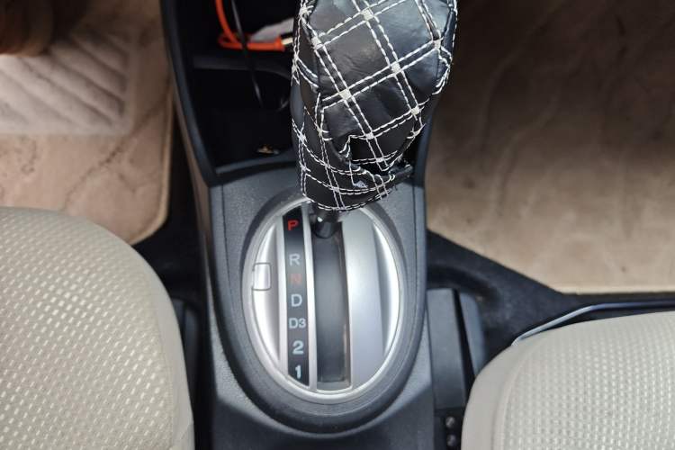 Used Honda Fit 2011 1.5L Automatic Luxury Edition Gear Lever