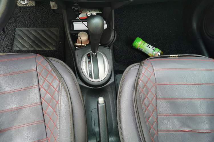 Used Honda Fit 2011 1.5L Automatic Luxury Edition Gear Lever