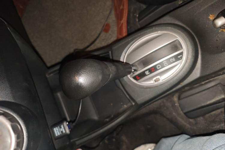 Used Honda Fit 2011 1.5L Automatic Luxury Edition Gear Lever