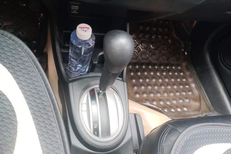 Used Honda Fit 2011 1.5L Automatic Luxury Edition Gear Lever