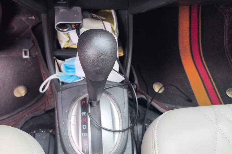 Used Honda Fit 2011 1.5L Automatic Luxury Edition Gear Lever