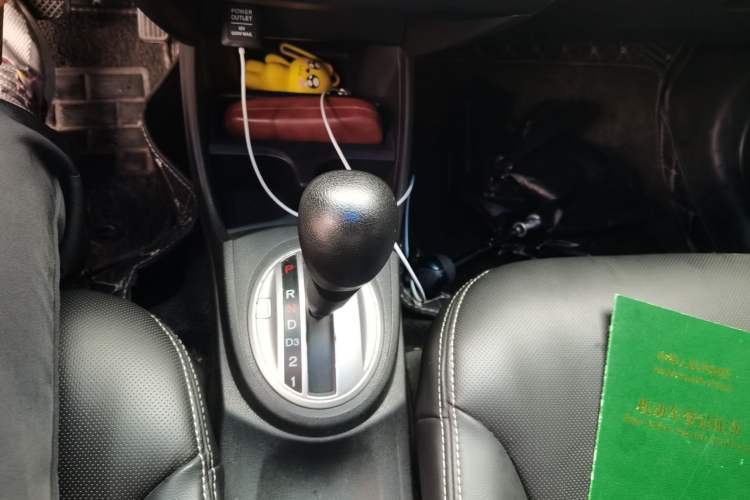 Used Honda Fit 2011 1.5L Automatic Luxury Edition Gear Lever