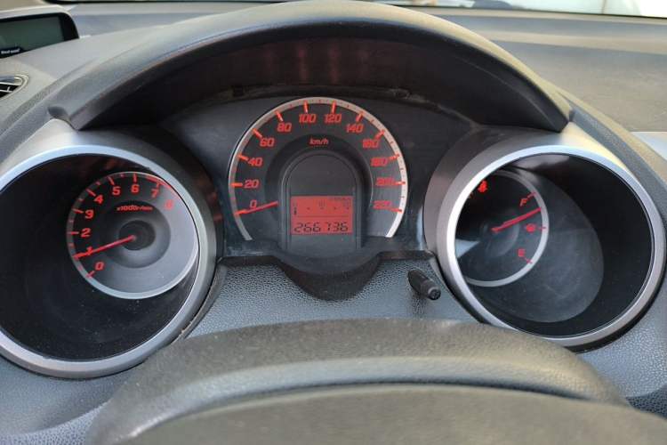 Used Honda Fit 2011 1.3L automatic comfort version Instrument Cluster