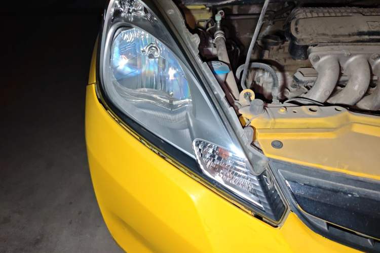 Used Honda Fit 2011 1.5L Automatic Luxury Edition Right Front Headlight