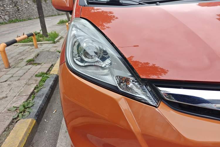 Used Honda Fit 2011 1.5L Automatic Luxury Edition Right Front Headlight