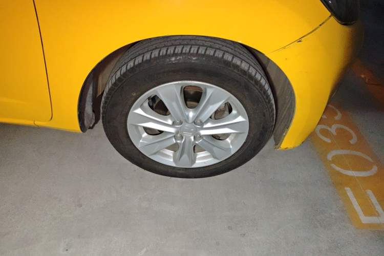 Used Honda Fit 2011 1.5L Automatic Luxury Edition Right Front Wheel Hub