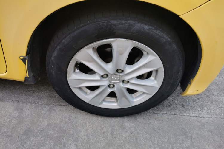 Used Honda Fit 2011 1.5L Automatic Luxury Edition Right Front Wheel Hub