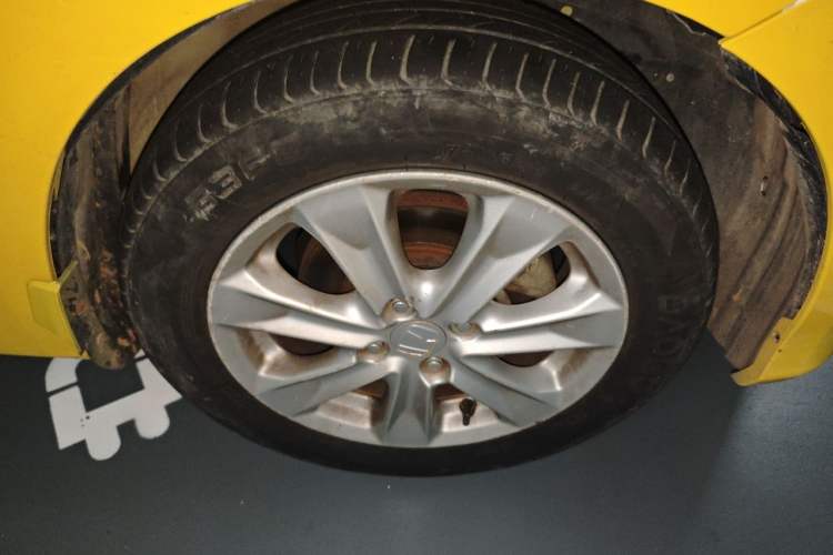 Used Honda Fit 2011 1.5L Automatic Luxury Edition Right Front Wheel Hub