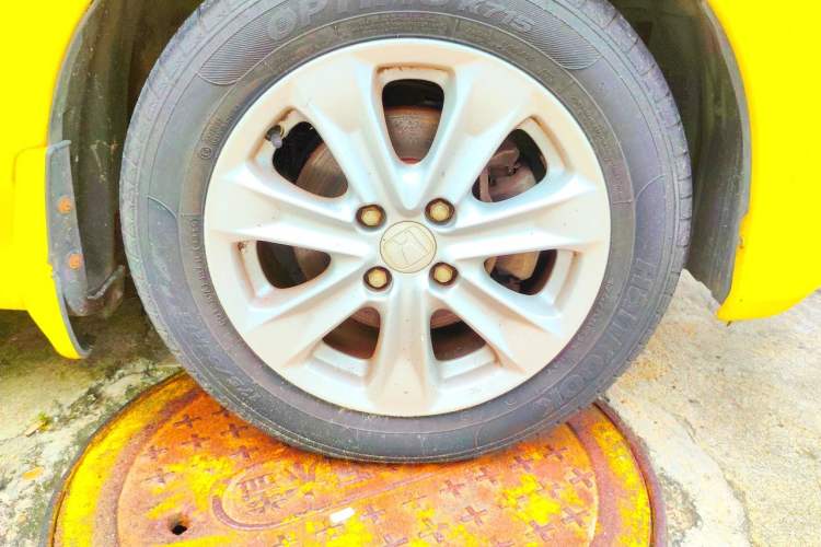 Used Honda Fit 2011 1.5L Automatic Luxury Edition Right Front Wheel Hub