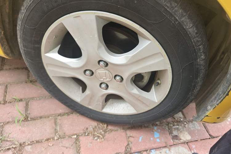 Used Honda Fit 2011 1.3L automatic comfort version Right Front Wheel Hub