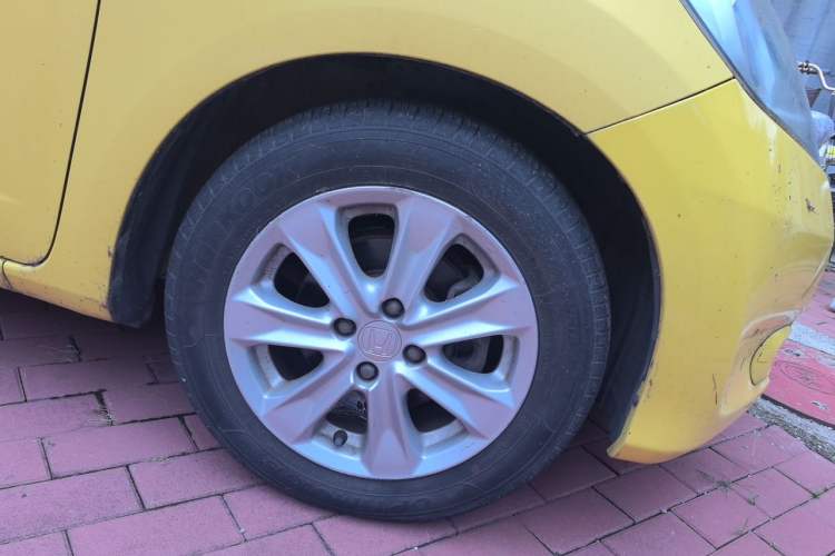 Used Honda Fit 2011 1.5L Automatic Luxury Edition Right Front Wheel Hub