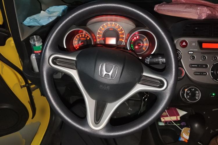 Used Honda Fit 2011 1.5L Automatic Luxury Edition Steering Wheel