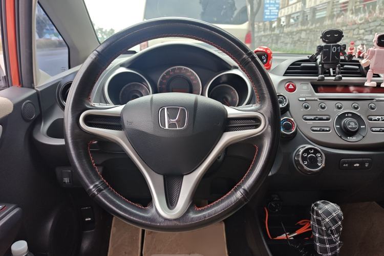 Used Honda Fit 2011 1.5L Automatic Luxury Edition Steering Wheel