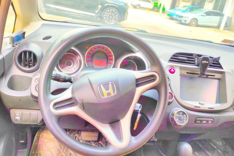 Used Honda Fit 2011 1.5L Automatic Luxury Edition Steering Wheel