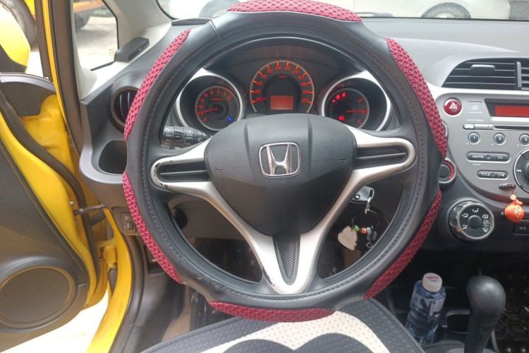 Used Honda Fit 2011 1.5L Automatic Luxury Edition Steering Wheel