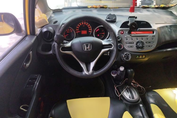 Used Honda Fit 2011 1.5L Automatic Luxury Edition Steering Wheel