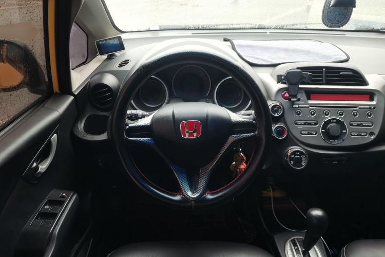 Used Honda Fit 2011 1.5L Automatic Luxury Edition Steering Wheel