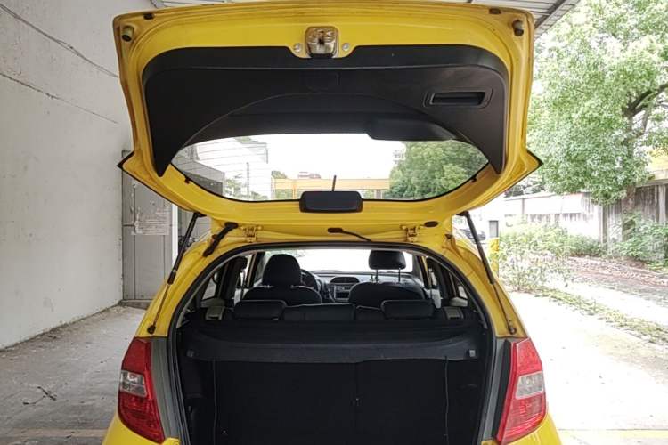Used Honda Fit 2011 1.3L manual Comfort version Trunk