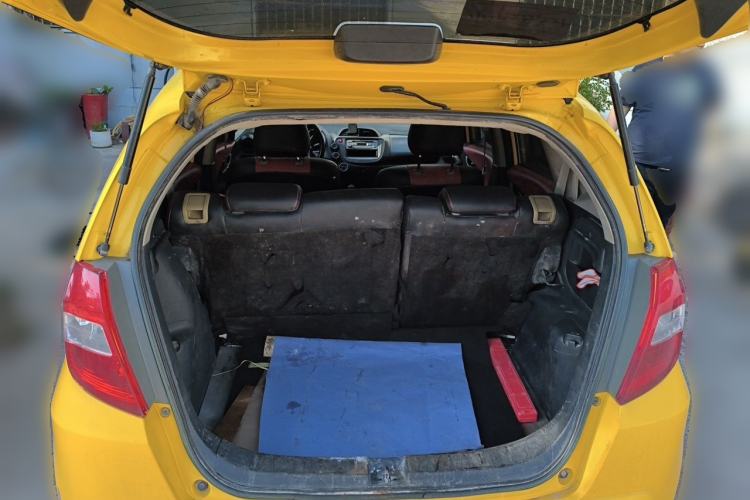 Used Honda Fit 2011 1.3L automatic comfort version Trunk